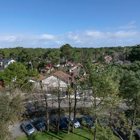 A 150m De La La Baule